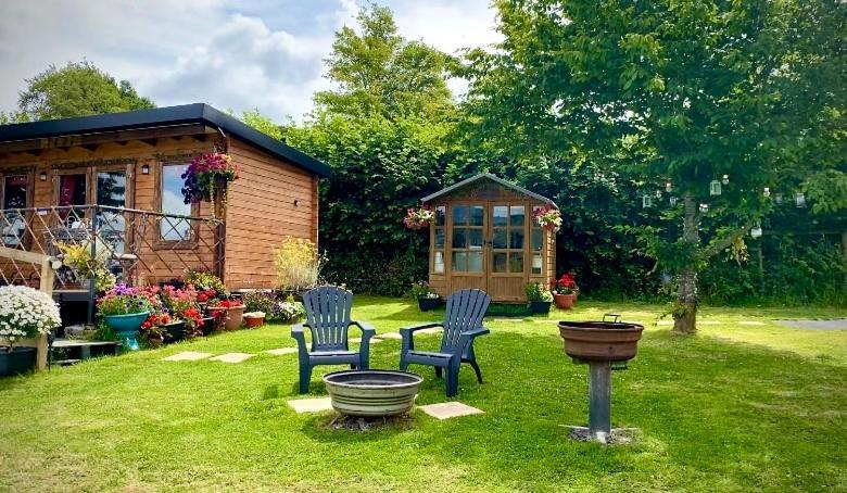 Cherry Tree Glamping Lodge ウェリントン エクステリア 写真