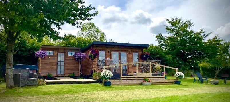 Cherry Tree Glamping Lodge ウェリントン エクステリア 写真